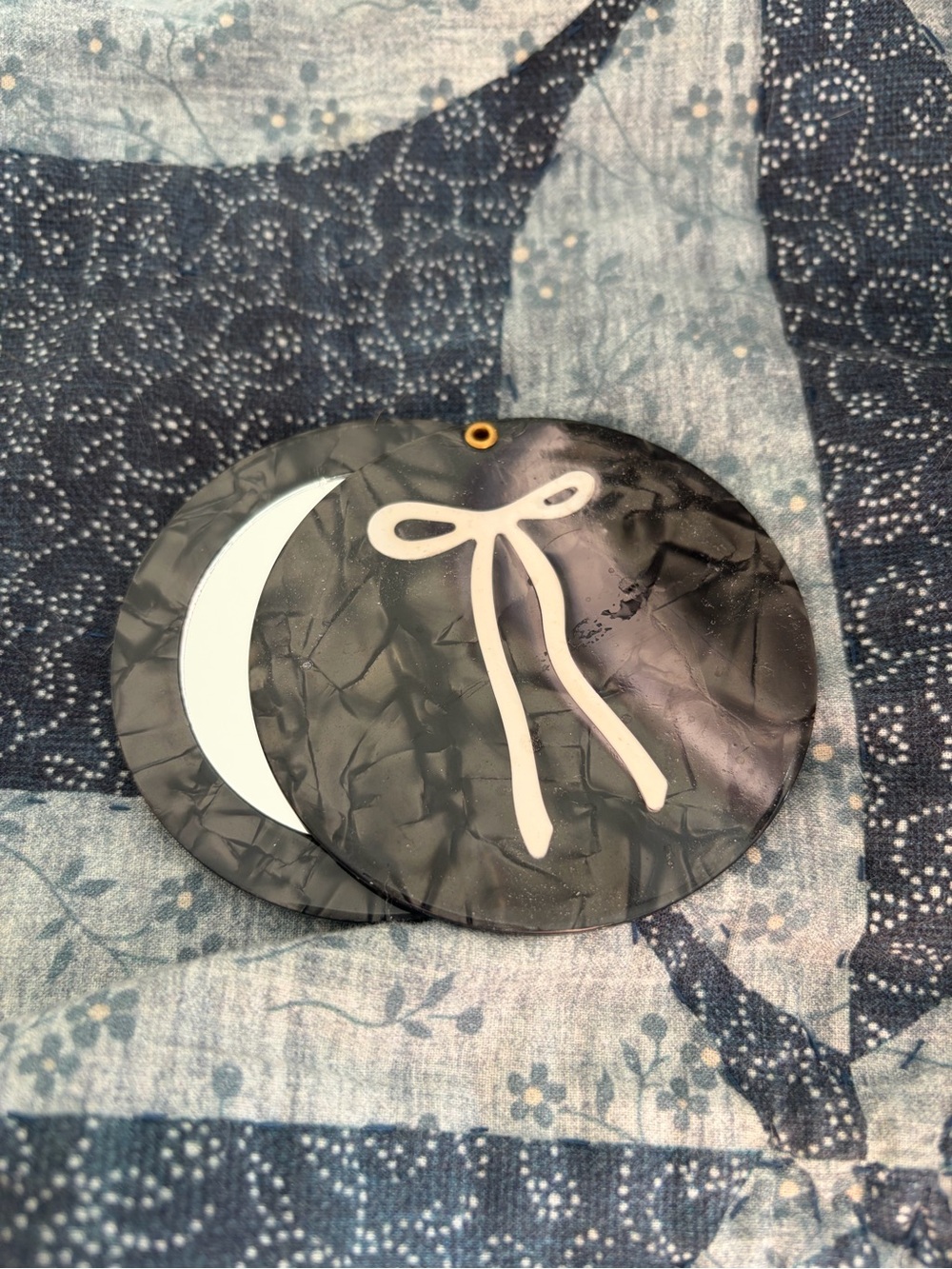 Solor Eclipse bow compact mirror